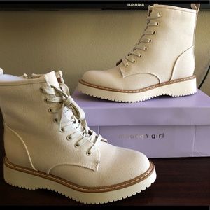 Madden Girl Kurrt, off white canvas size 7.5